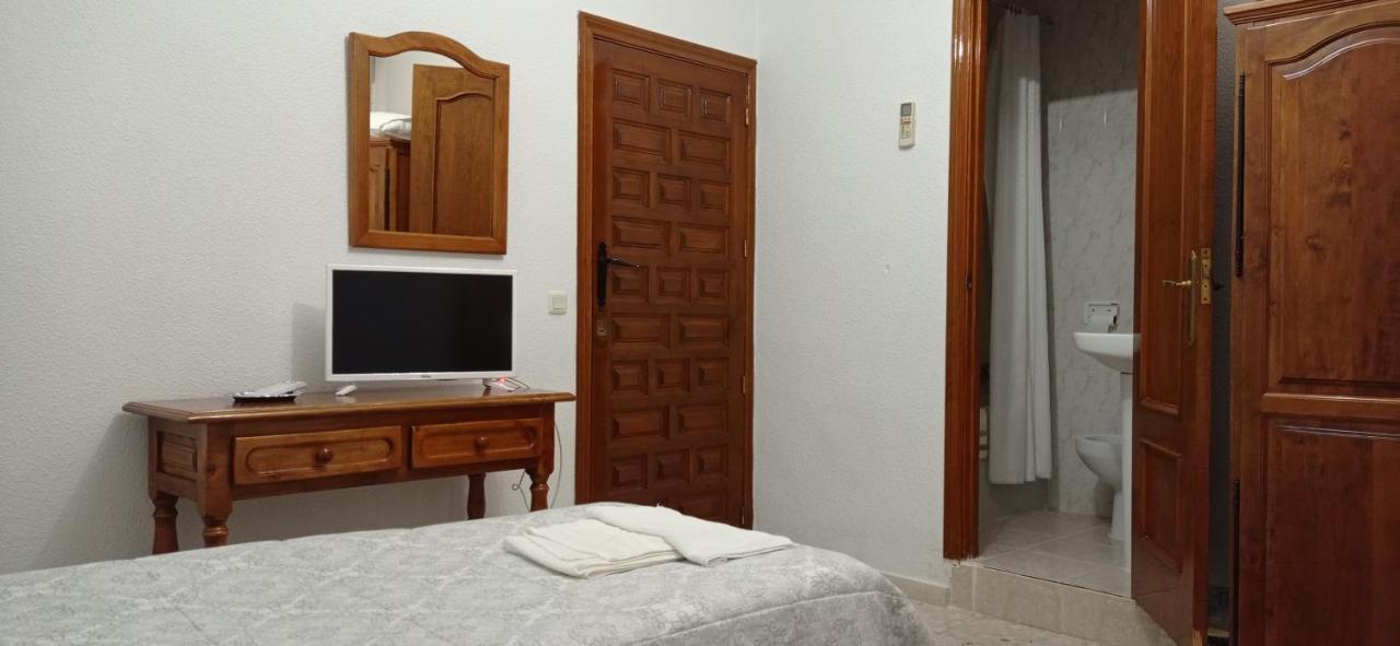 Hostal Gran Capitan Bargas Exterior photo